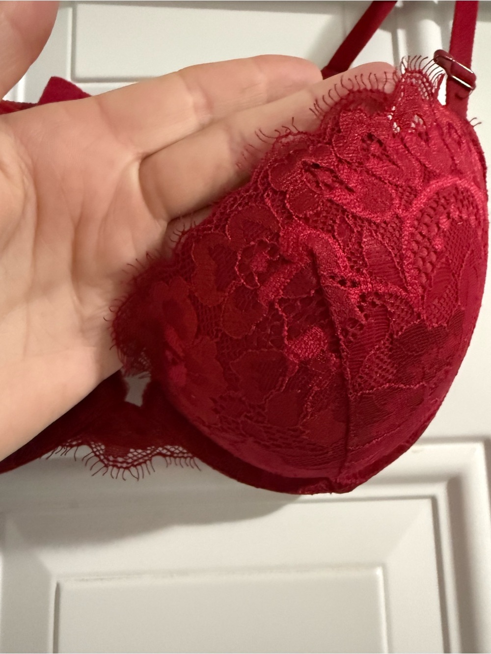 47. La SENZA Red Lace Push-Up Bra with Adjustable Straps 34B - Picture 3 of 9